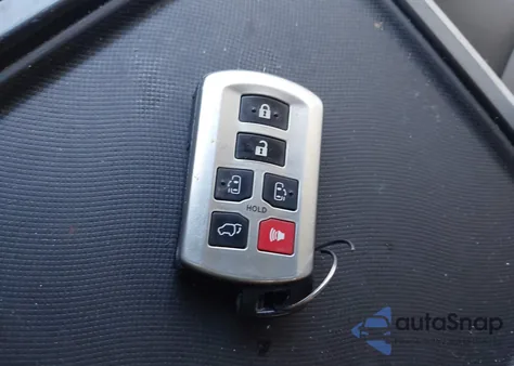 2015 Toyota Sienna Xle Premium 8 Passenger z USA, uszkodzony, nr VIN 5TDYK3DC4FS531226